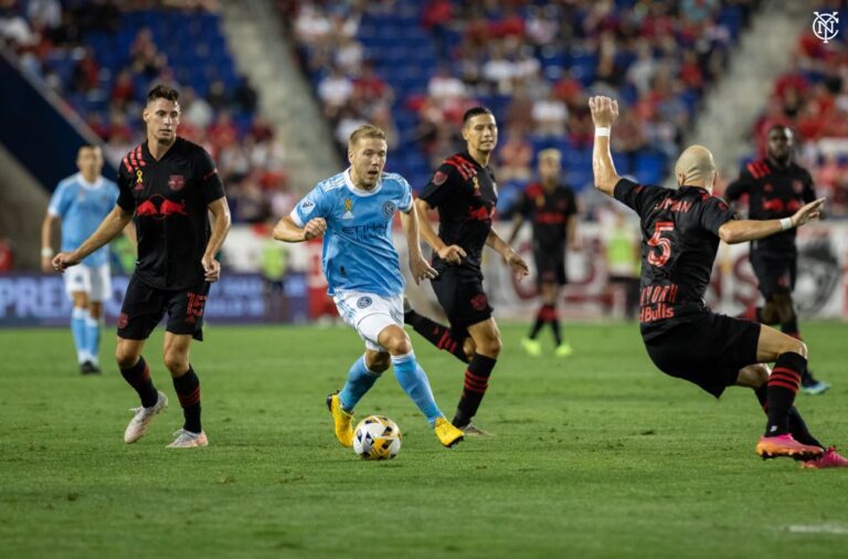 Polonês marca no fim e New York Red Bulls arranca empate do New York City