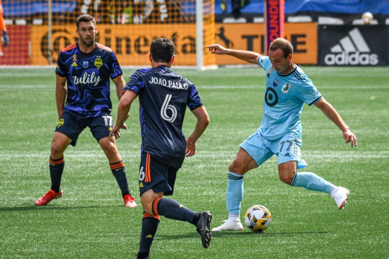 Com gol do brasileiro João Paulo, Seattle Sounders vence o Minnesota United e mantém liderança no Oeste