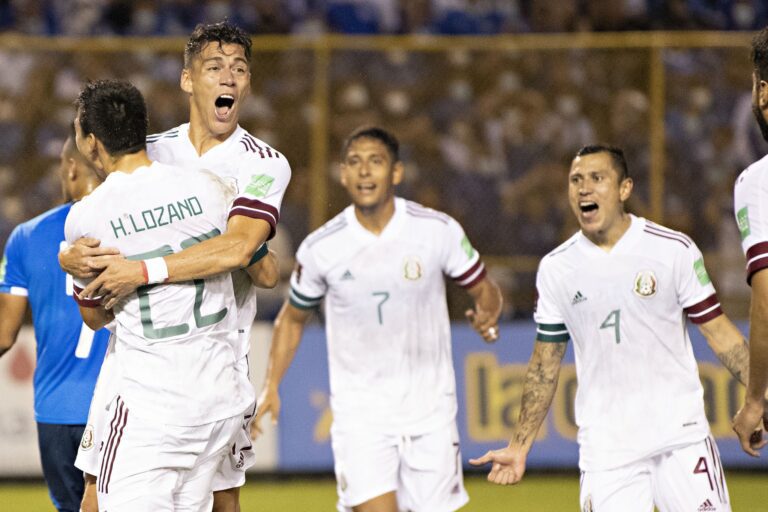 México vence El Salvador e mantém liderança das Eliminatórias da CONCACAF