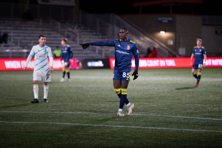 Jogador de 13 anos da base do Real Salt Lake se torna mais jovem a atuar no esporte profissional dos EUA