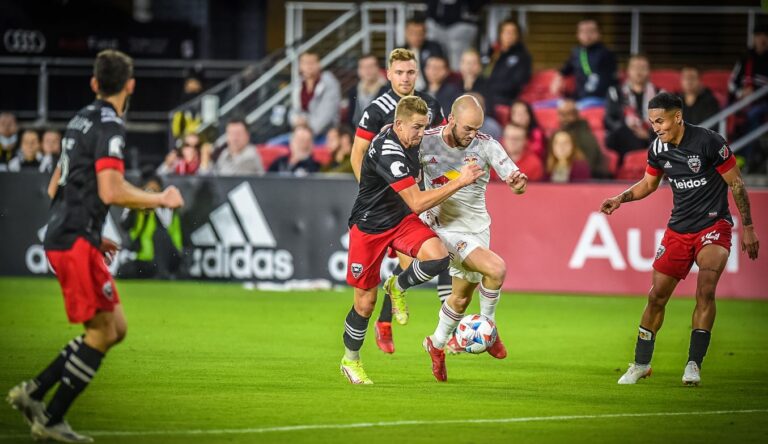 D.C. United bate o New York Red Bulls e volta a vencer após quatro rodadas