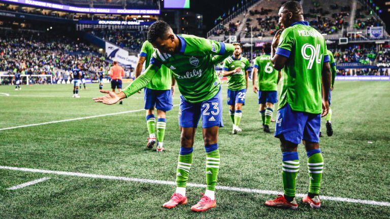 Brian Schmetzer promete maior participação de brasileiro no ataque do Seattle Sounders