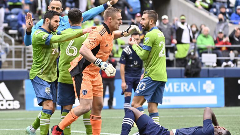 Goleiro do Sporting Kansas City é suspenso por conduta violenta contra o Seattle Sounders