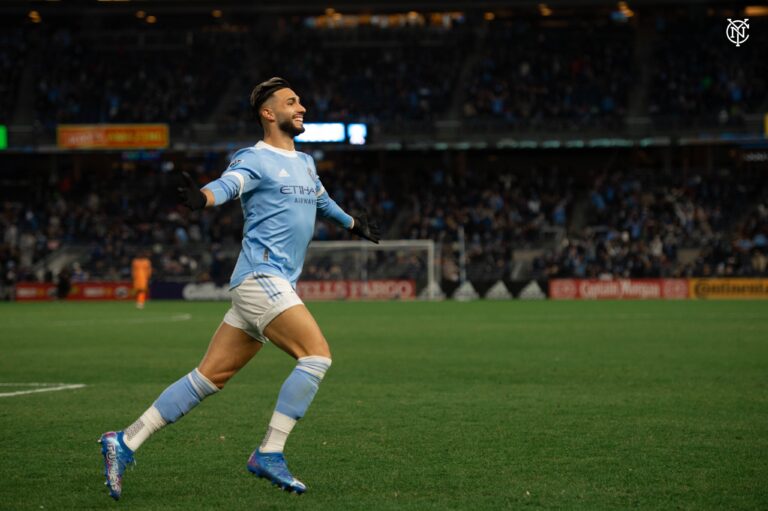 Com direito a gol de Castellanos, New York City vence Atlanta e avança nos playoffs