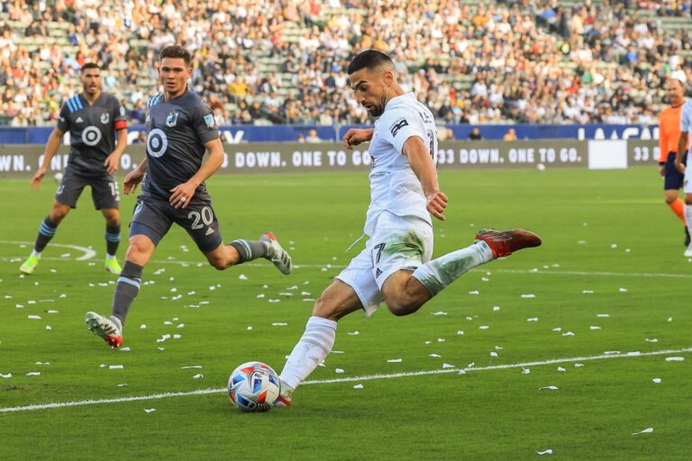 Chicharito faz dois, mas LA Galaxy só empata com o Minnesota United e se despede da temporada