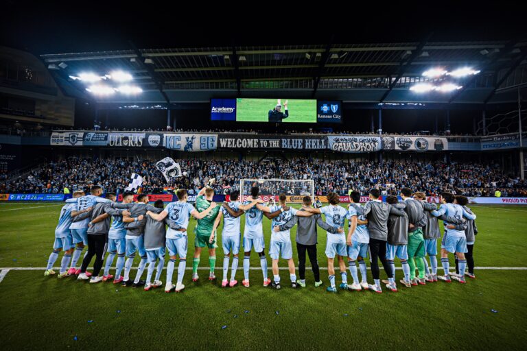 Sporting Kansas City bate Vancouver Whitecaps e avança à semifinal da Conferência Oeste