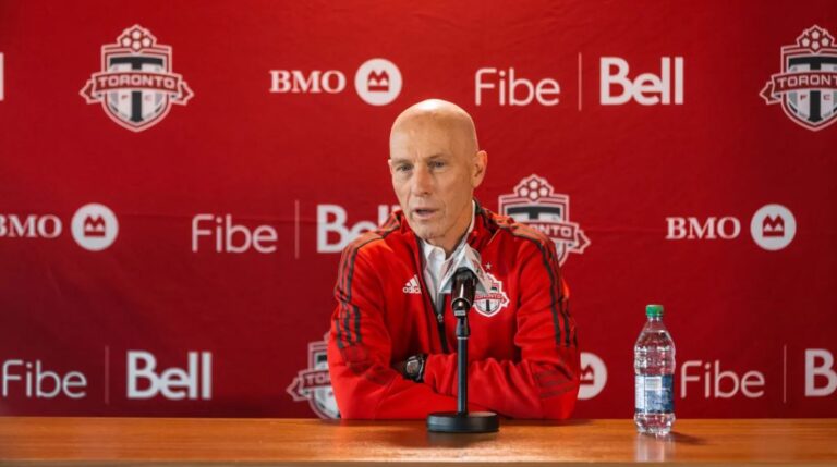 Em apresentação no Toronto FC, Bob Bradley fala em renovação do time