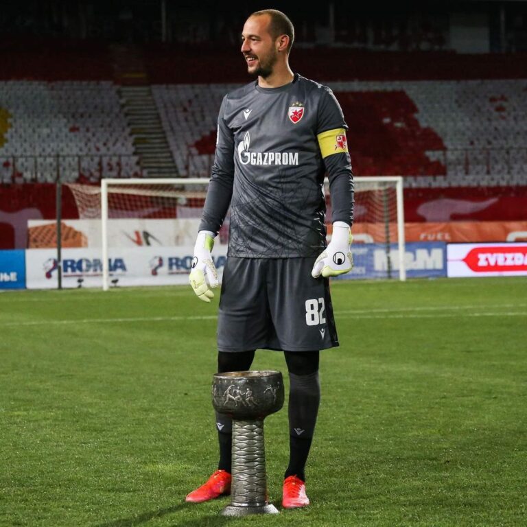 Goleiro da Seleção Canadense estaria na mira de clubes da MLS, diz imprensa