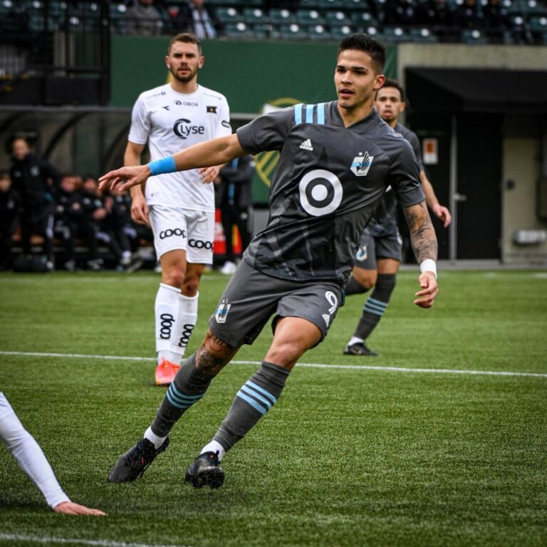 Oficial: Minnesota United acerta retorno de atacante paraguaio