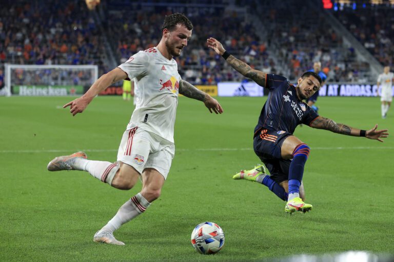 New York Red Bulls renova empréstimo de lateral inglês