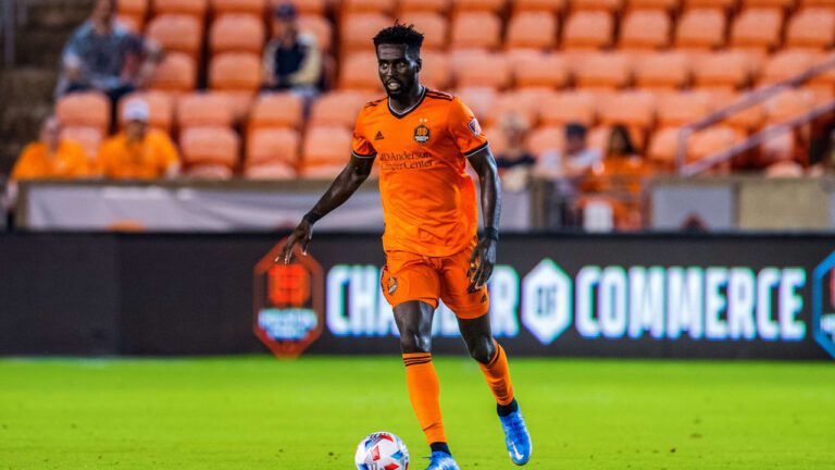 Ainda sem vencer na MLS, Charlotte FC reforça elenco com meia do Houston Dynamo