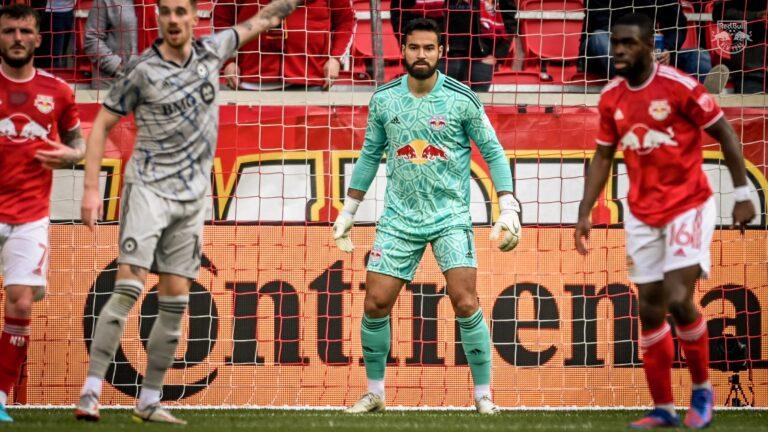 CF Montréal conta com falha de goleiro brasileiro e vira sobre o New York Red Bulls