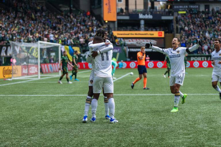 Em jogo de golaço e expulsões, LA Galaxy vence Portland Timbers fora de casa