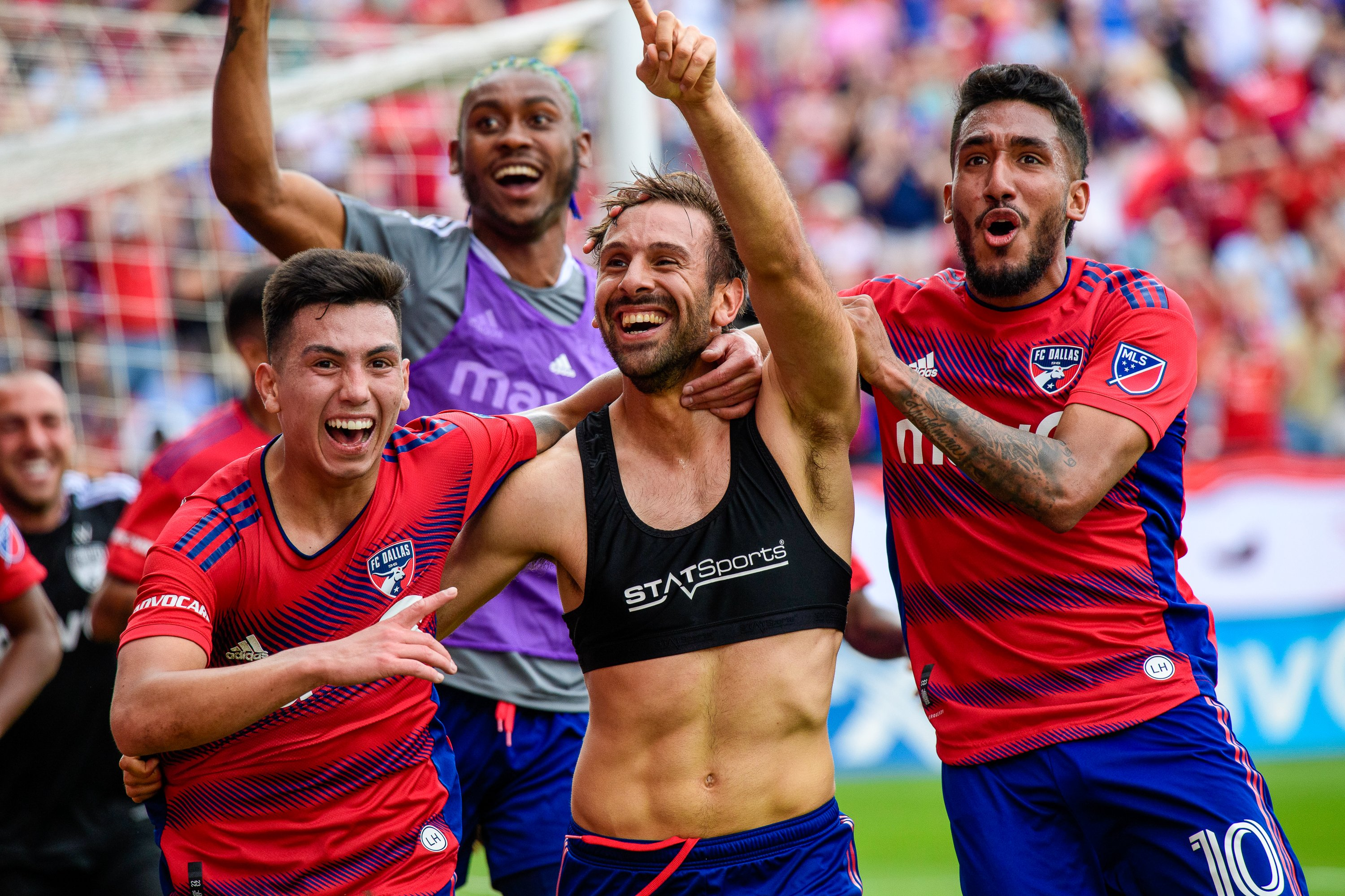 FC Dallas vira nos acréscimos e bate o Houston Dynamo