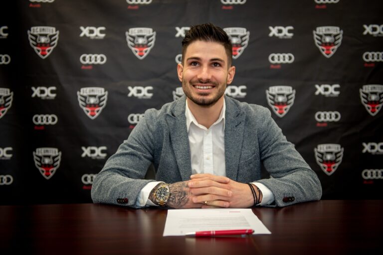 Principal reforço do DC United, atacante grego está liberado para estrear pelo clube