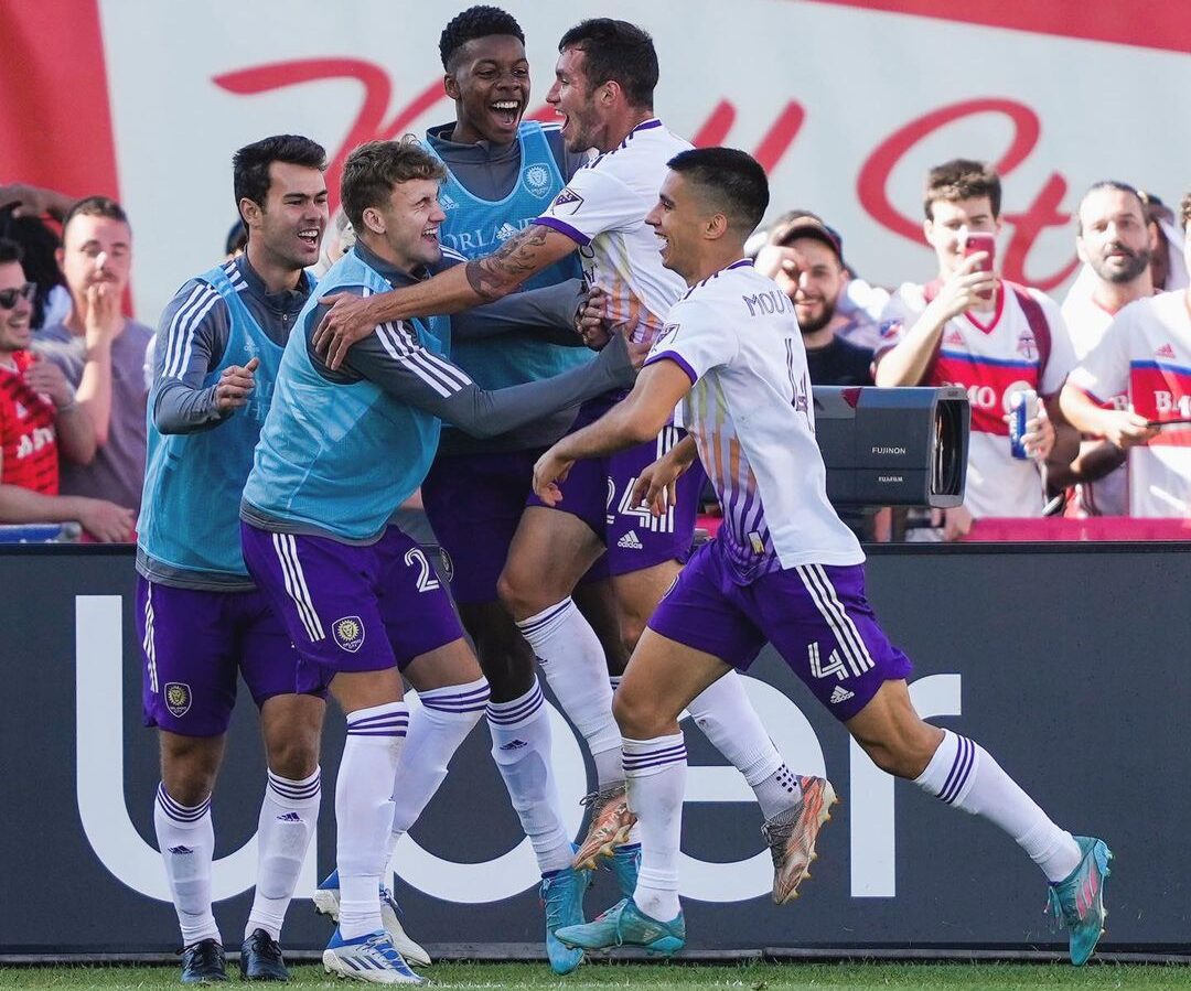 Orlando City marca nos acréscimos e vence Toronto FC, no BMO Field