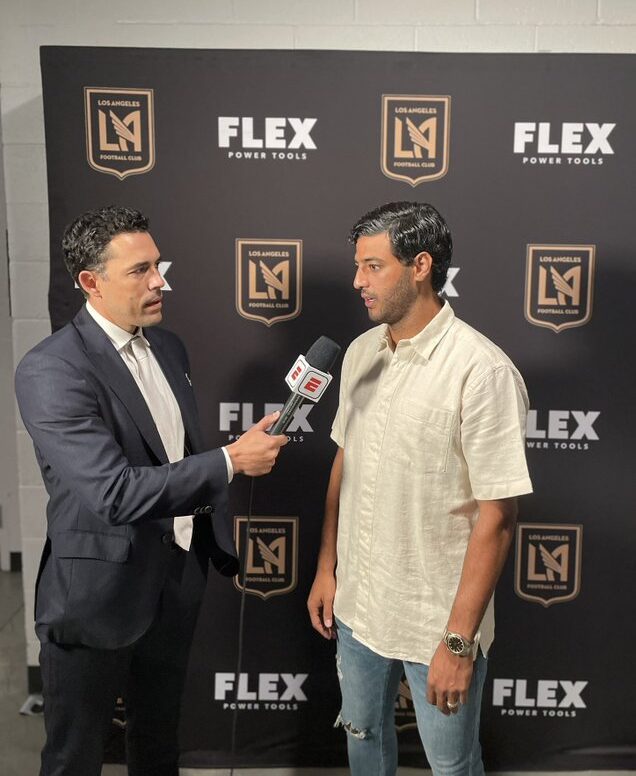 Carlos Vela renova com o LAFC