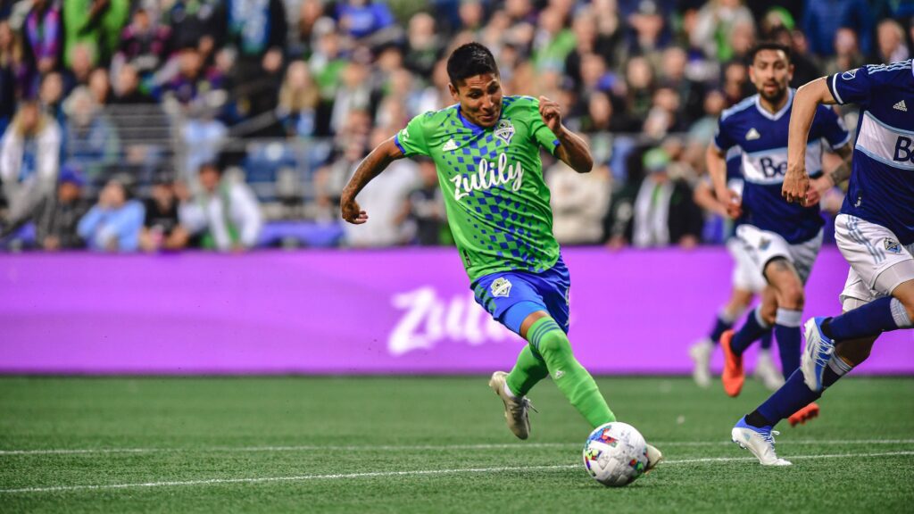 Raul Ruidiaz em ação na goleada contra o Vancouver Whitecaps