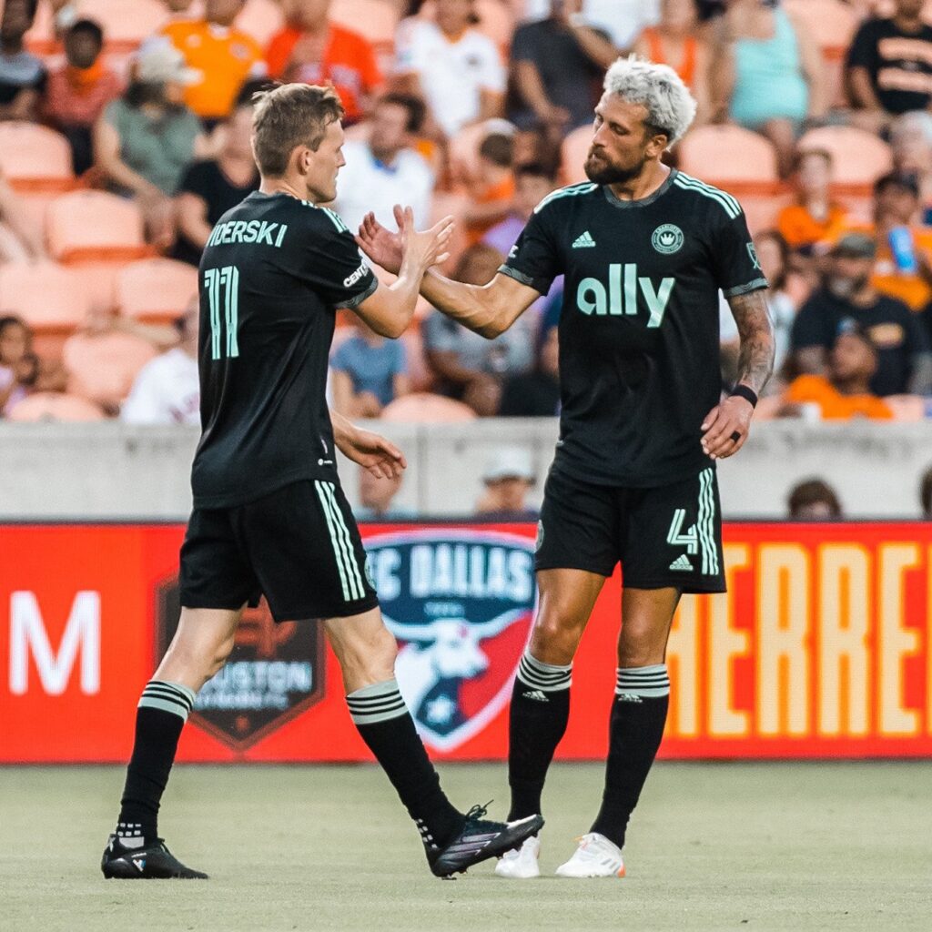 Charlotte FC obtém sua primeira vitória longe da Carolina do Norte, contra o Houston Dynamo