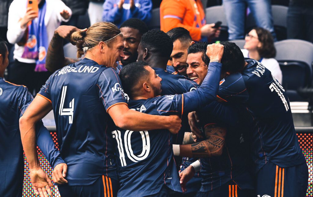 Jogadores do FC Cincinnati comemoram durante vitória por 3 a 1 sobre o Inter Miami pela Semana 4 da MLS 2022
