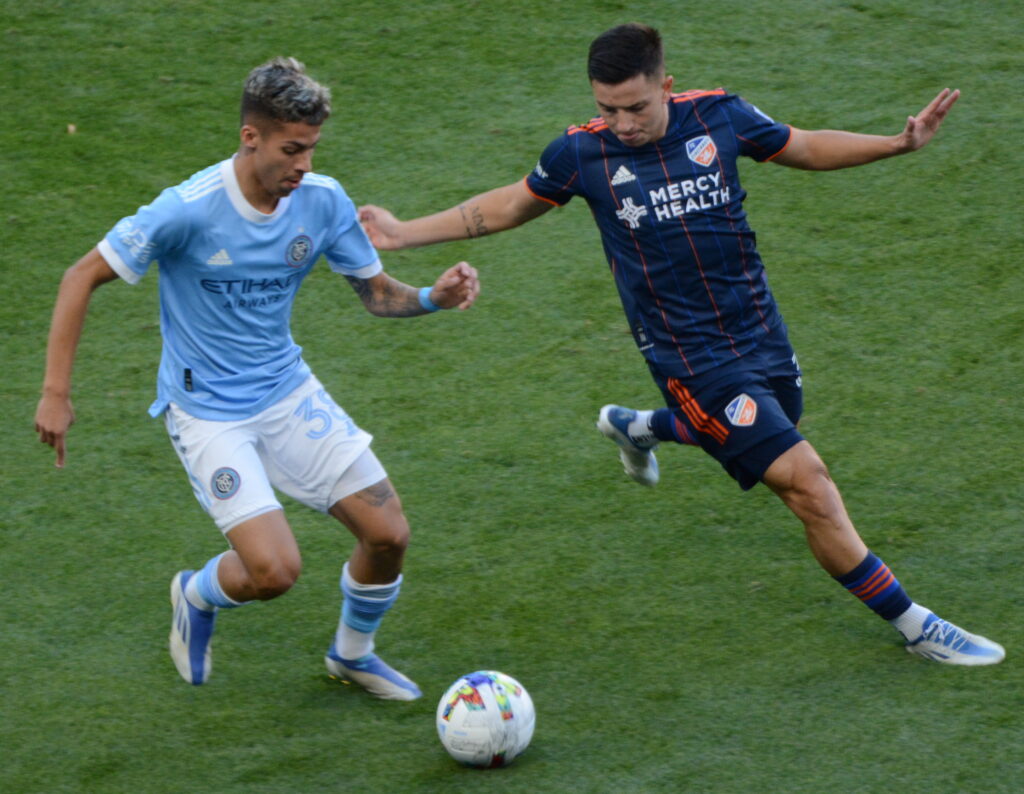 Gabriel Pereira revela união com os brasileiros e elogia o New York City: “Estrutura muito boa”