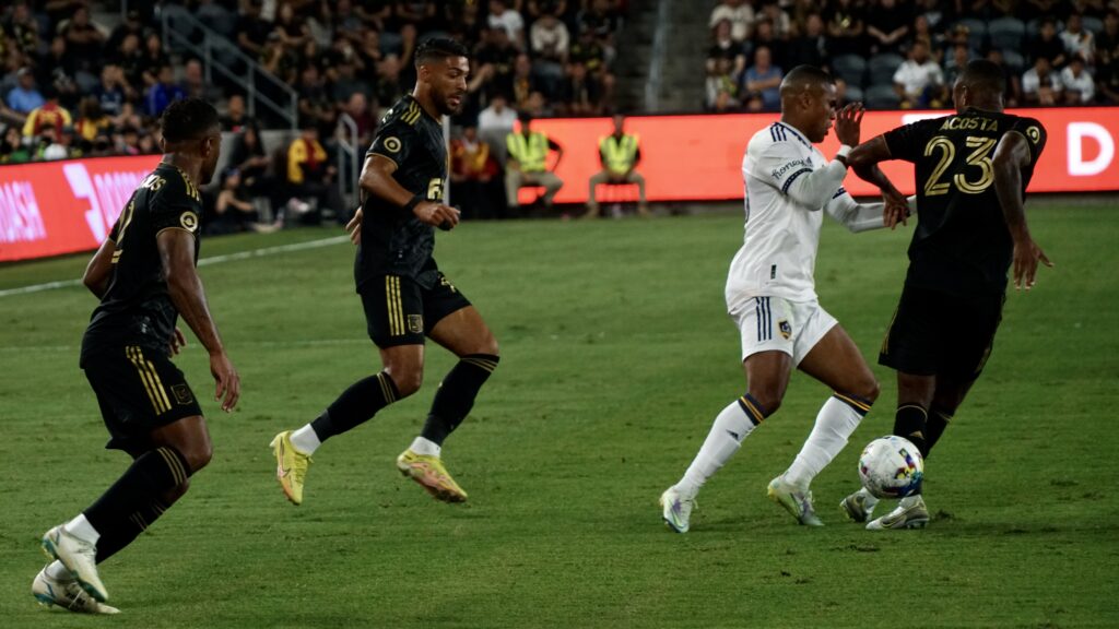 Douglas Costa LA Galaxy / Celso Oliveira TMLS