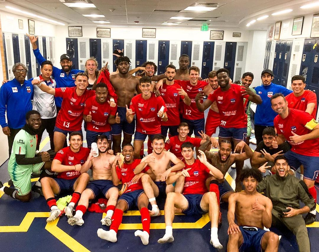 Na região de Massachusetts, existe apenas um clube de futebol considerado grande, o New England Revolution, que disputa a MLS (Major League Soccer), a 1ª Divisão dos Estados Unidos. Mas, essa soberania individual pode mudar nos próximos anos, já que há pouco tempo, um empresário brasileiro fundou o Boston City FC, equipe que busca se consolidar como uma potência em solo norte-americano.