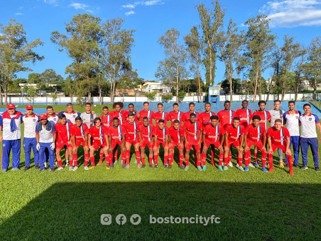 Na região de Massachusetts, existe apenas um clube de futebol considerado grande, o New England Revolution, que disputa a MLS (Major League Soccer), a 1ª Divisão dos Estados Unidos. Mas, essa soberania individual pode mudar nos próximos anos, já que há pouco tempo, um empresário brasileiro fundou o Boston City FC, equipe que busca se consolidar como uma potência em solo norte-americano.