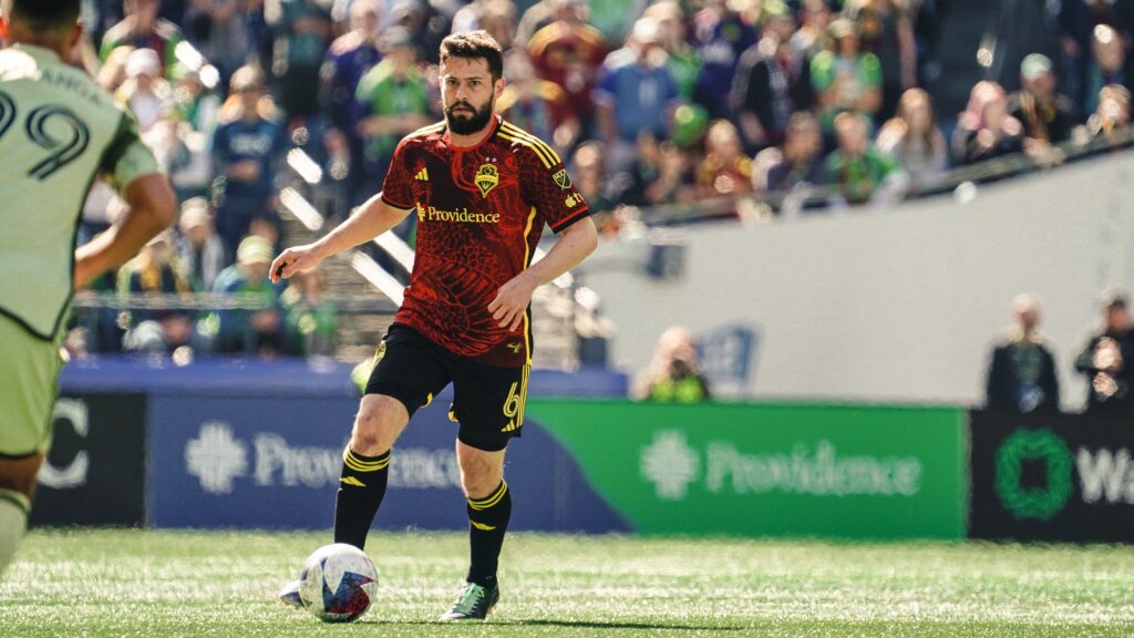 Onde Assistir: João Paulo com a nova camisa do Seattle Sounders