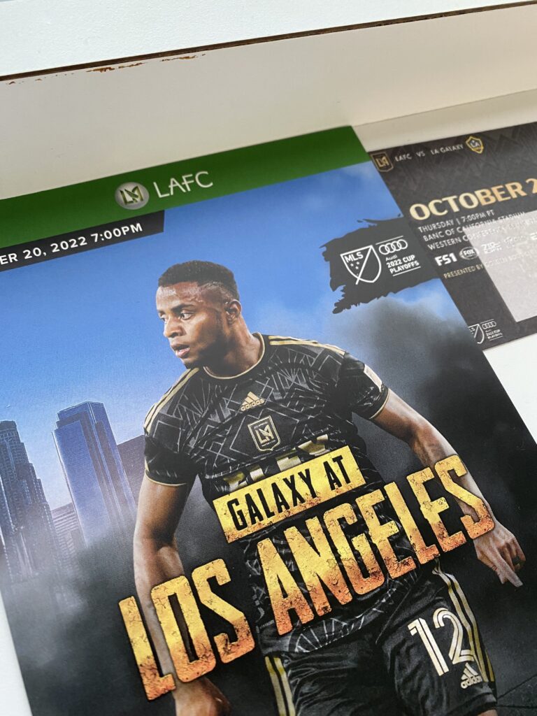 Diego Palacios foi capa do programa do jogo contra o Galaxy, rival do LAFC. 