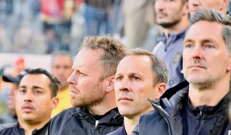 Renovação de contrato de Steve Cherundolo