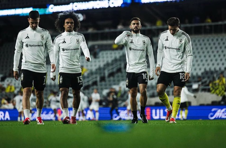 Jogadores do Columbus Crew andam para o vestiário
