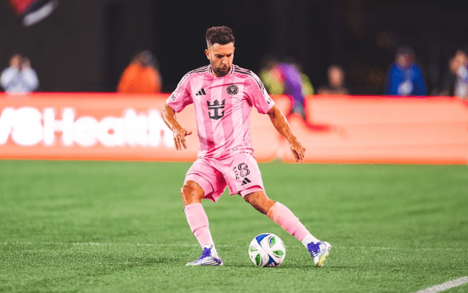 Observando o ritmo intenso das últimas rodadas da MLS, o próprio Inter Miami já preparava um substituto de Alba, caso fosse necessário. Reprodução: Redes sociais