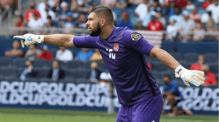 goleiro Maxime Crépeau