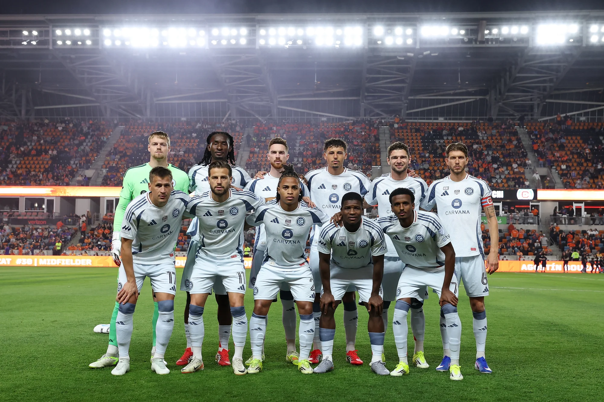 HOUSTON, TEXAS - 21 DE FEVEREIRO: O XI titular do Chicago Fire FC contra o Houston Dynamo FC durante o jogo no Shell Energy Stadium em 21 de fevereiro de 2026 em Houston, Texas. (Foto de Tim Warner/Getty Images)