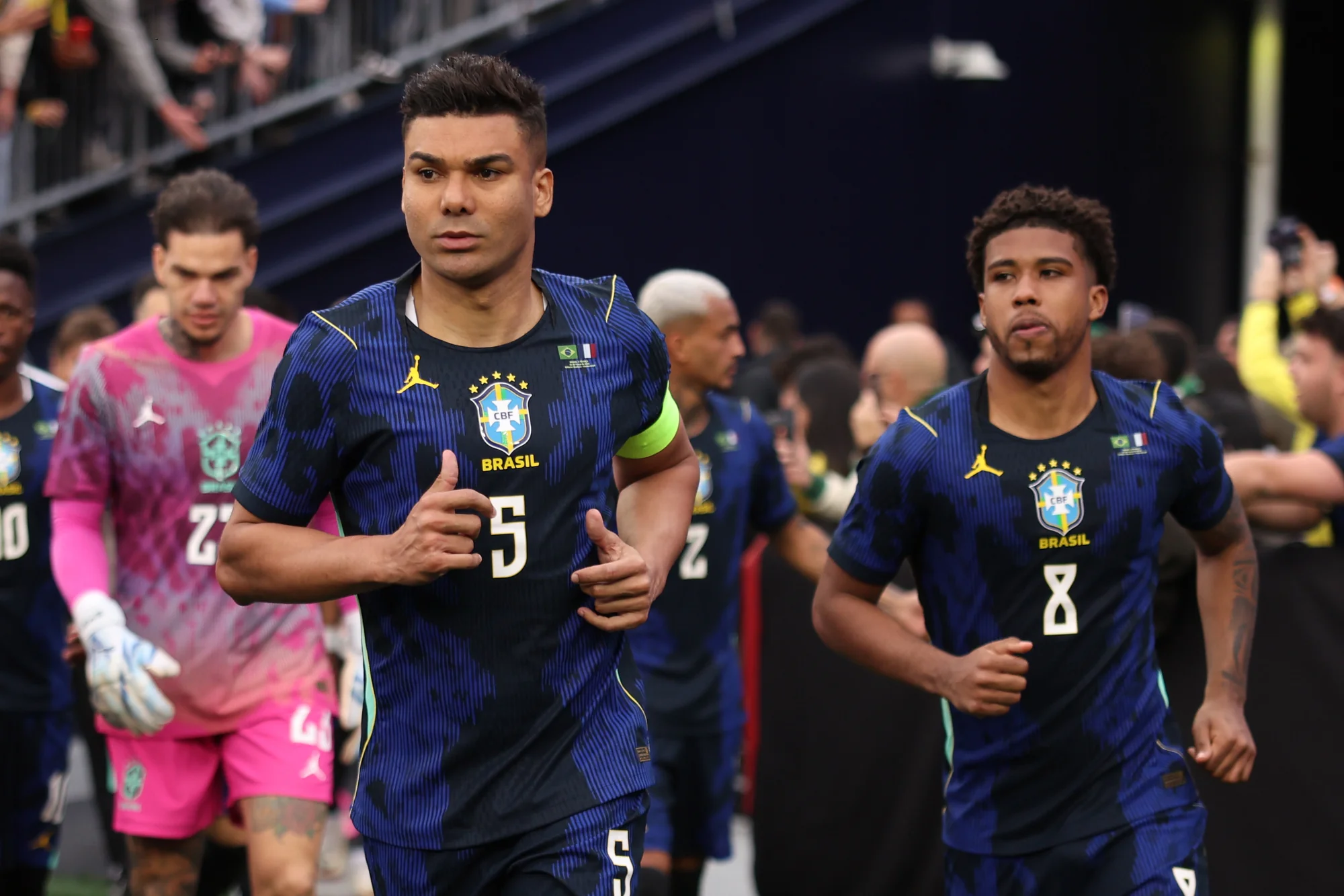 FOXBOROUGH, MASSACHUSETTS - 26 DE MARÇO: Casemiro do Brasil entra em campo para o segundo tempo durante o amistoso internacional entre Brasil e França no Gillette Stadium em 26 de março de 2026 em Foxborough, Massachusetts. (Foto de Maddie Meyer/Getty Images)