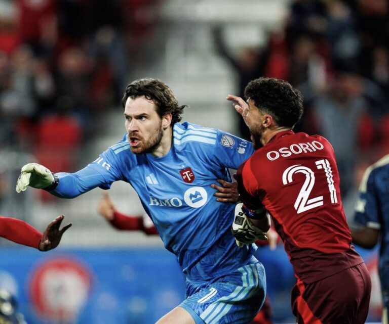 Toronto reage duas vezes e arranca empate com gol de goleiro no último minuto contra o Philadelphia Union