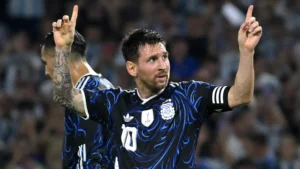 902 gols: Messi brilha em possível despedida da Argentina e mira estreia no Inter Miami