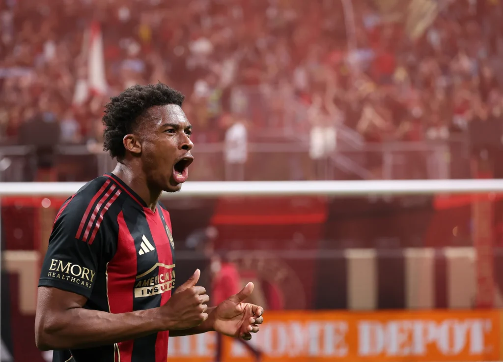 ATLANTA, GEÓRGIA - 02 DE MAIO: Matt Edwards #47 do Atlanta United reage após a vitória por 3-1 sobre o CF Montréal no Mercedes-Benz Stadium em 02 de maio de 2026, em Atlanta, Geórgia. (Foto por Kevin C. Cox/Getty Images)