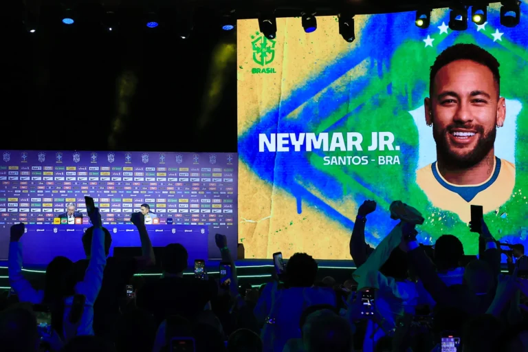 RIO DE JANEIRO, BRASIL - 18 DE MAIO: O treinador da seleção brasileira, Carlo Ancelotti, participa durante o anúncio da equipe brasileira para a Copa do Mundo FIFA de 2026 no Museu do Amanhã em 18 de maio de 2026 no Rio de Janeiro, Brasil. (Foto por Buda Mendes/Getty Images)