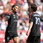 DENVER, COLORADO - 18 DE ABRIL: Rafael Navarro #9 do Colorado Rapids comemora marcar o primeiro gol de sua equipe com o companheiro de time Paxten Aaronson #10 durante a partida da MLS entre Colorado Rapids e Inter Miami CF no Empower Field At Mile High em 18 de abril de 2026 em Denver, Colorado. (Foto por Andrew Wevers/Getty Images)